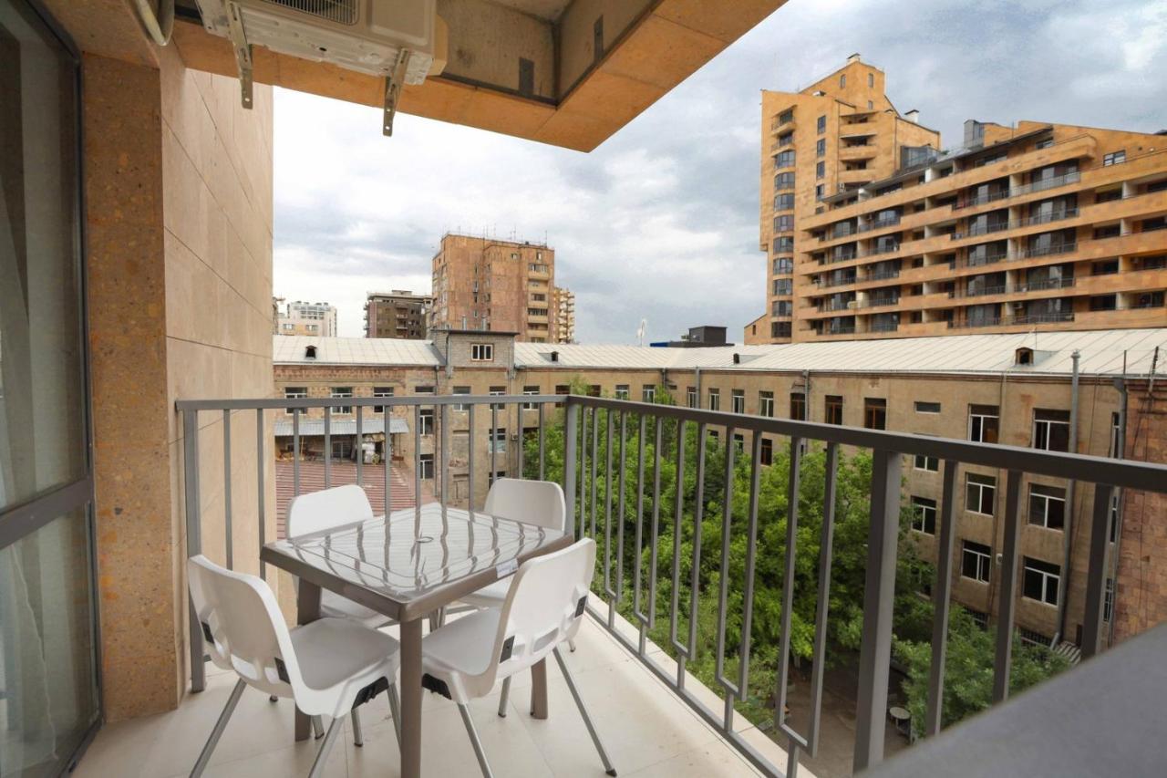 Stay Inn Apartments On Amiryan 26/4 Єреван Екстер'єр фото